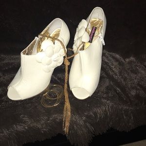 Dollhouse platform white shoes